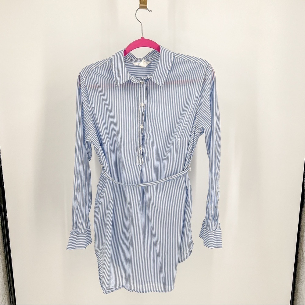 H&M MAMA white and blue stripped button down